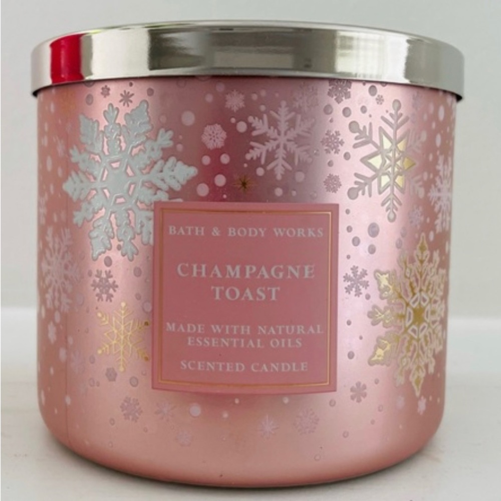 Bath and body Works - White Barn Champagne Toast candle